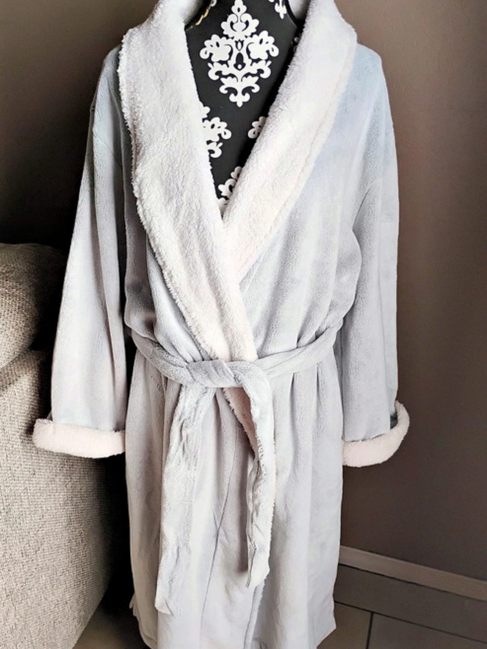 papinelle Plush Robe in White And Grey Size Large NWT